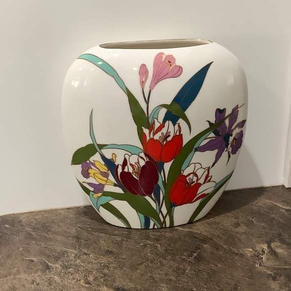 Vintage Floral Poreclain Vase - Picture 10 of 12